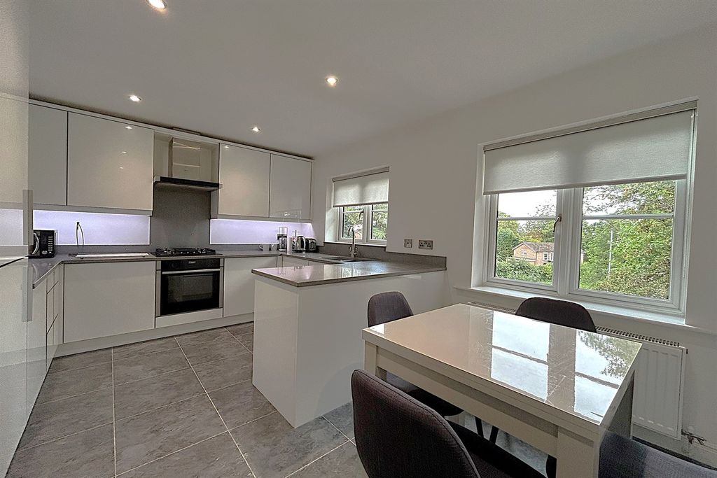 Additional image 5 of 2 bed flat for saleThe Oaks, Horseshoe Lane, Alderley Edge SK9