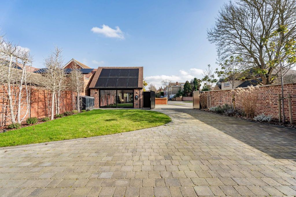 Additional image 41 of 5 bed detached house for sale137 Kimbolton Road, Bedford, Bedfordshire MK41