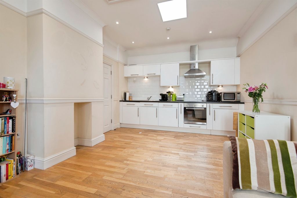 Additional image 3 of 1 bed flat for saleWhitehorse Street, Baldock SG7
