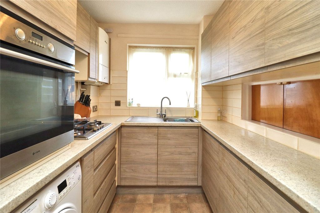 Additional image 2 of 2 bed flat for saleWoking, Surrey GU21