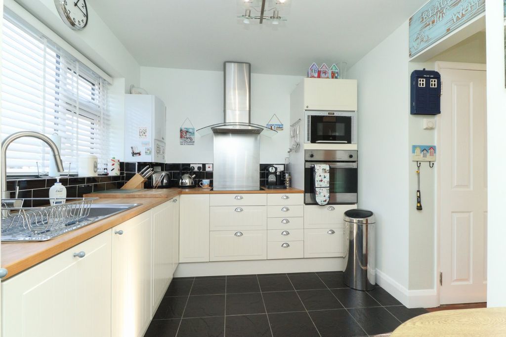 Additional image 6 of 2 bed flat for saleMinnis Road, Birchington, Kent CT7