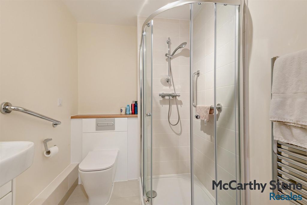 Additional image 15 of 2 bed flat for saleQueen Elizabeth Place, Orchard Lane, Alton GU34