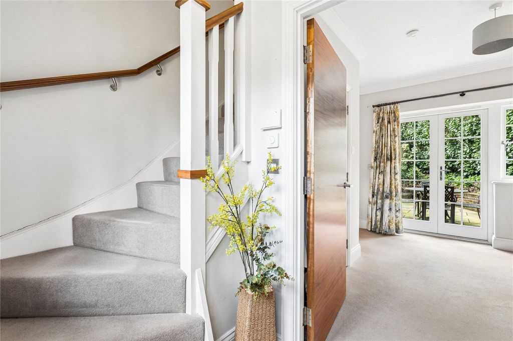 Additional image 5 of 2 bed flat for saleNorth Road, Berkhamsted, Hertfordshire HP4
