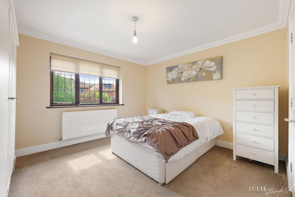 Additional image 13 of 6 bed detached house for saleLee Chapel Lane, Basildon SS16
