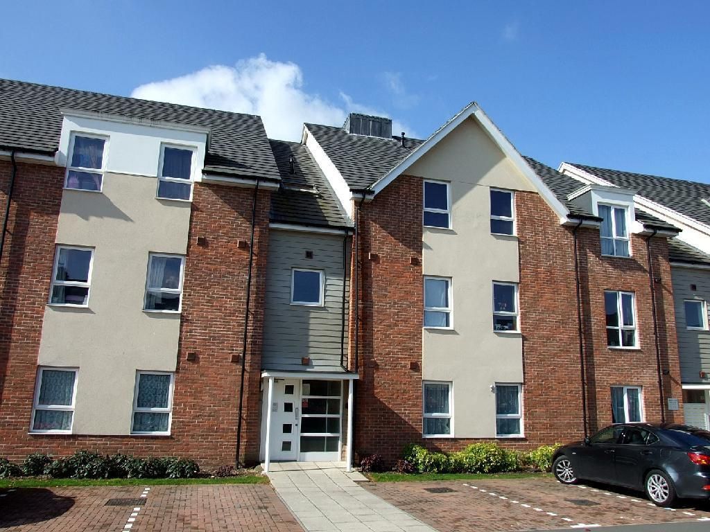 2 bed flat for saleHarrow Close, Addlestone KT15