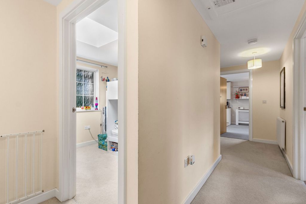 Additional image 10 of 2 bed maisonette for saleBroomfield Rise, Abbots Langley WD5
