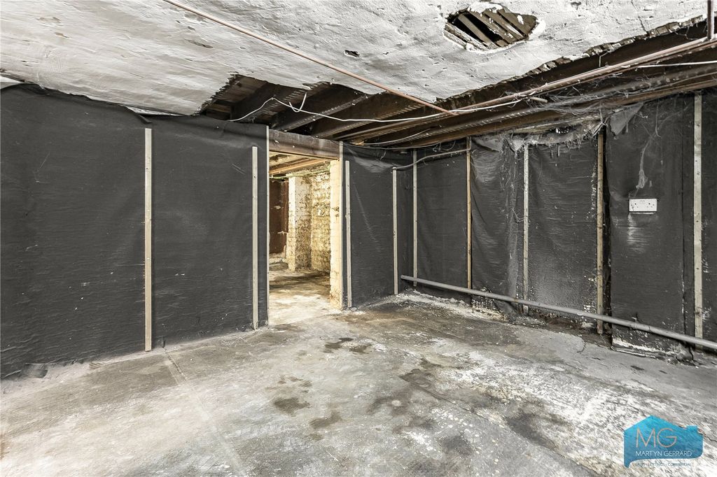 Additional image 25 of 4 bed semi-detached house for saleWood Street, Barnet EN5