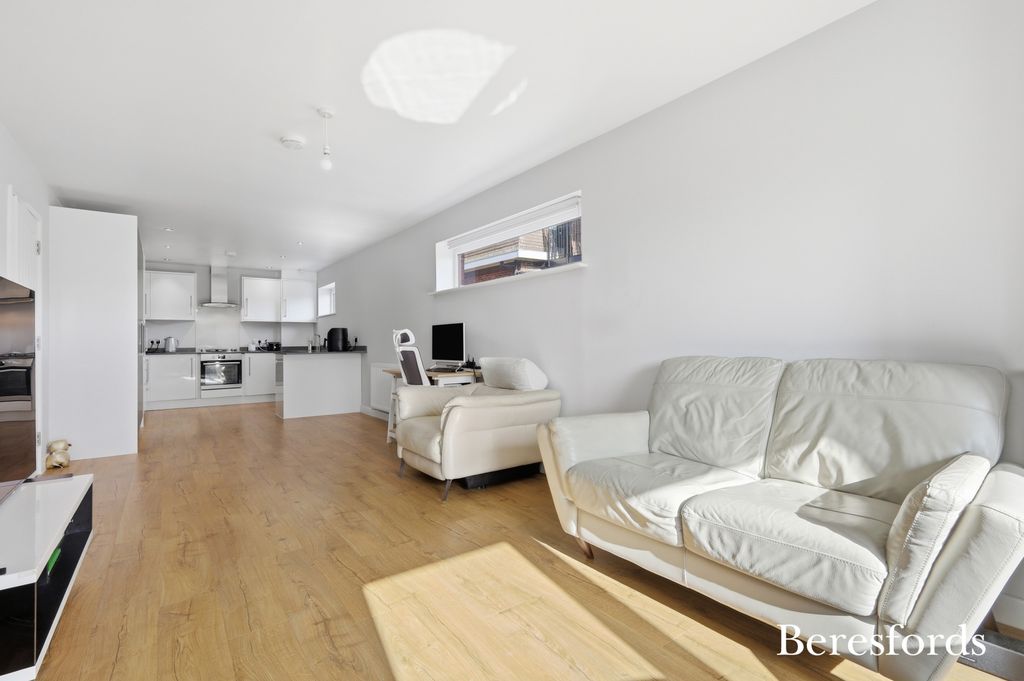 Additional image 2 of 2 bed flat for saleUpminster Road, Upminster RM14