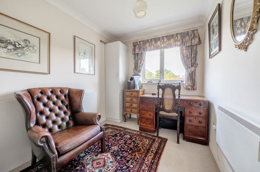 Additional image 4 of 2 bed flat for saleEllingham Close, Alresford, Hampshire SO24