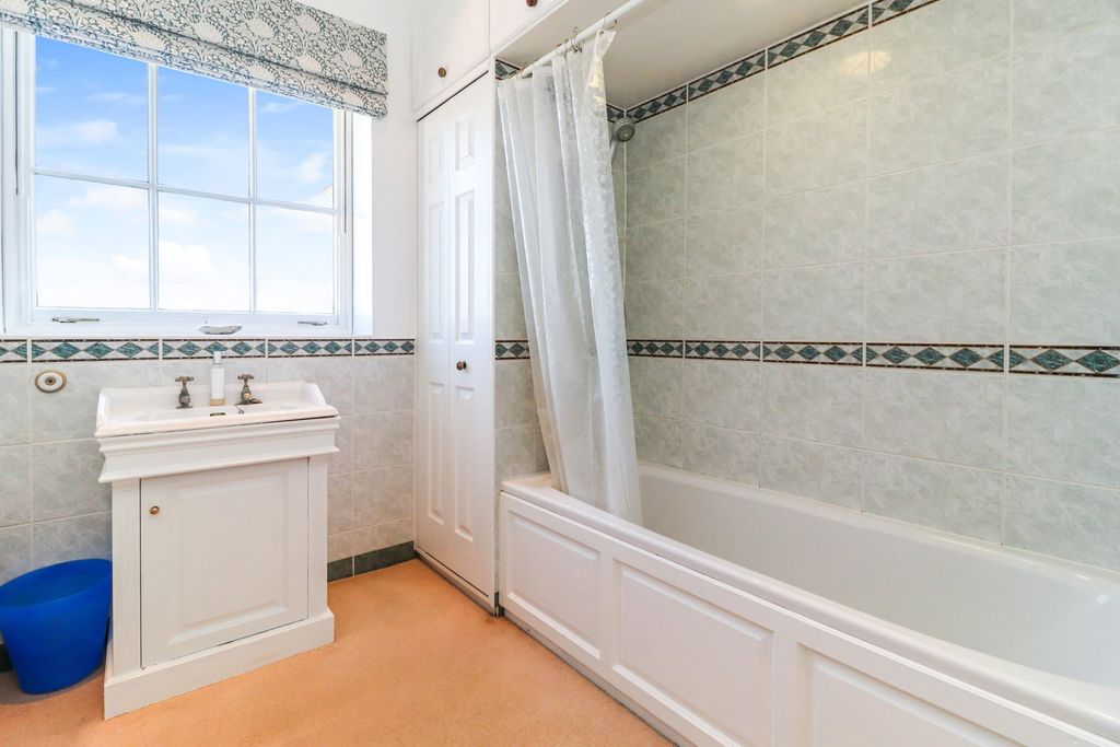 Additional image 17 of 2 bed flat for saleShardeloes, Missenden Road, Amersham HP7