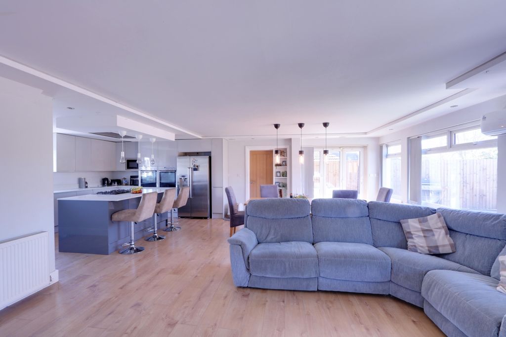 Additional image 9 of 5 bed detached house for sale6 Heathfield, Benfleet SS7
