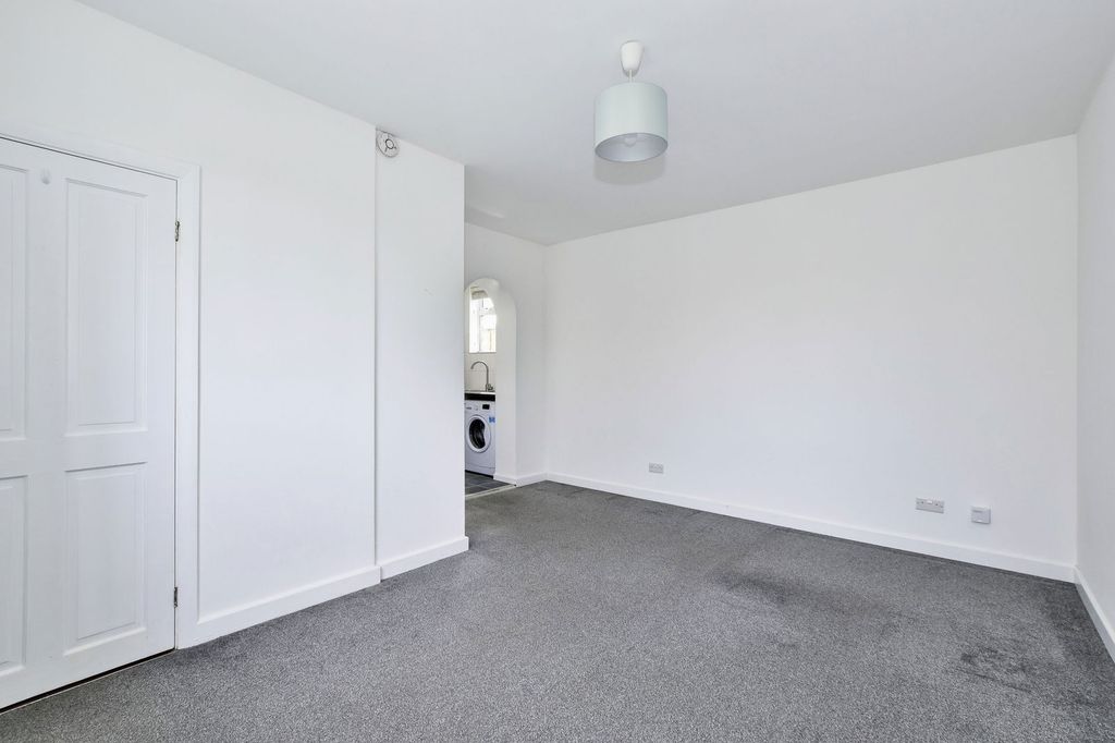 Studio for saleShirley Road, Abbots Langley WD5 photo 5