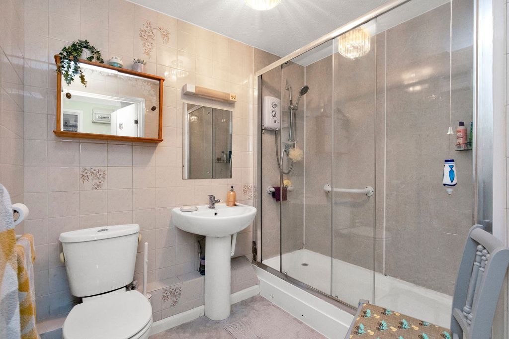 Additional image 15 of 2 bed flat for saleEllingham Close, Alresford SO24