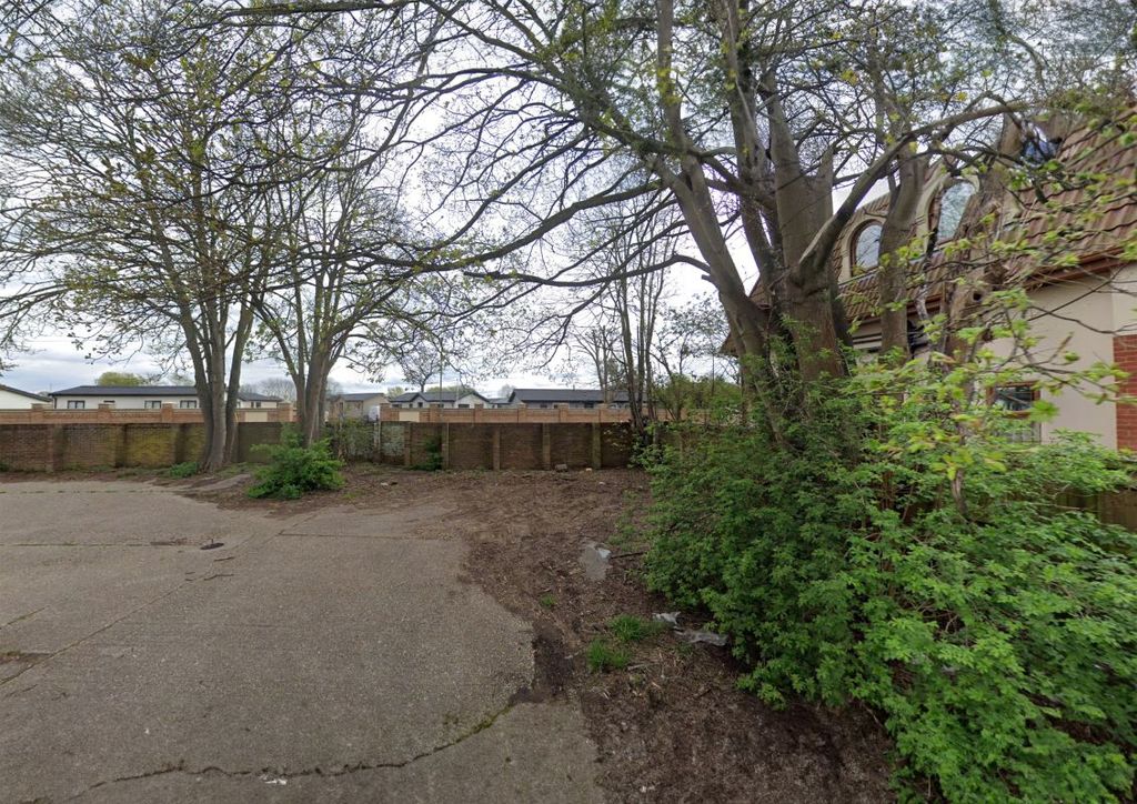 Land for saleLand /Plot Access @ Clyve Way, Staines-Upon-Thames, Middlesex TW18 photo 5