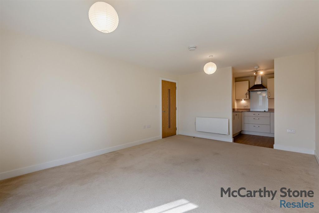 Additional image 3 of 2 bed flat for saleQueen Elizabeth Place, Orchard Lane, Alton GU34