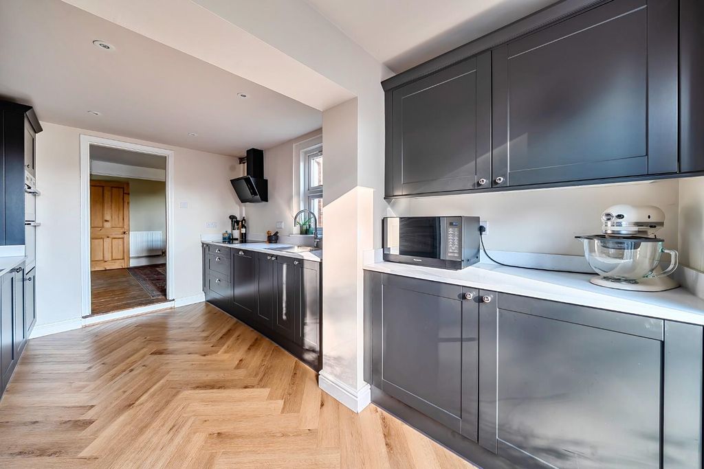 3 bed terraced house for saleNew Brookend, Berkeley, Gloucestershire GL13 photo 5