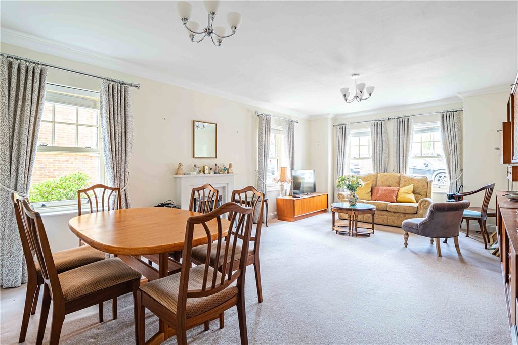 Additional image 4 of 2 bed flat for saleKings Road, Berkhamsted, Hertfordshire HP4