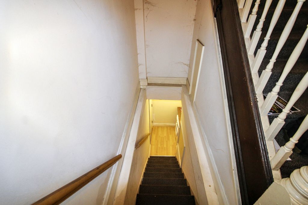 Additional image 23 of 6 bed property for saleUnion Street, Aldershot, Hampshire GU11