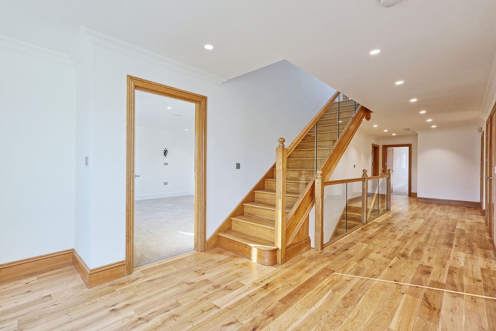 Additional image 17 of 6 bed detached house for saleCurtis Road, Emerson Park RM11