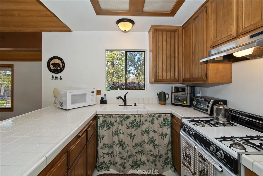 Additional image 14 of 843 Victoria Ln, Sugarloaf, CA 92386