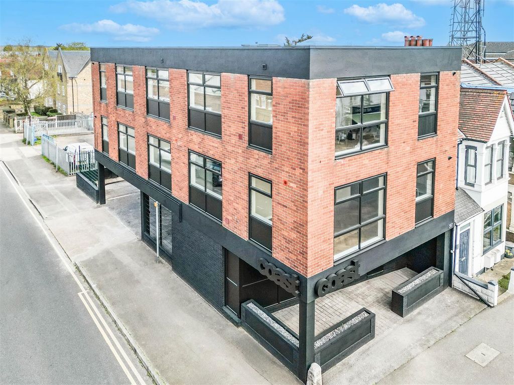 2 bed flat for saleLondon Road, Hadleigh, Benfleet SS7