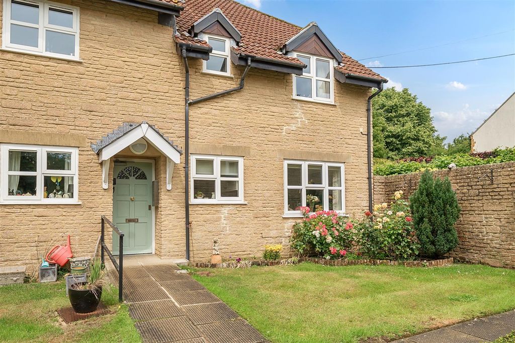 2 bed flat for saleHogshill Street, Beaminster DT8