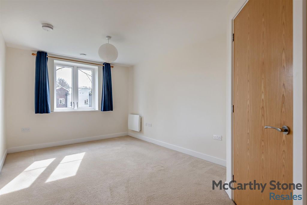 Additional image 5 of 2 bed flat for saleQueen Elizabeth Place, Orchard Lane, Alton GU34