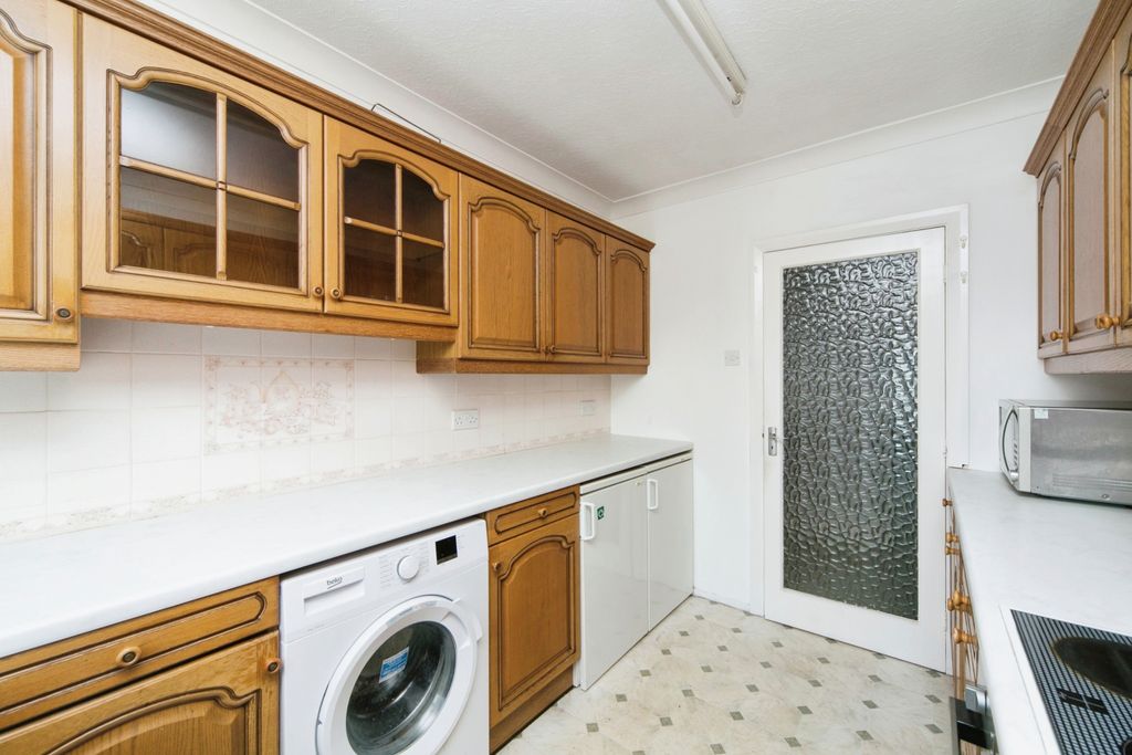 Additional image 15 of 2 bed flat for saleWarren Drive, Deganwy, Conwy LL31