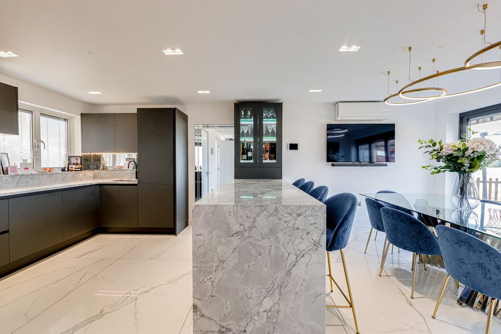 Additional image 9 of 5 bed detached house for saleHomestead Gardens, Hadleigh SS7