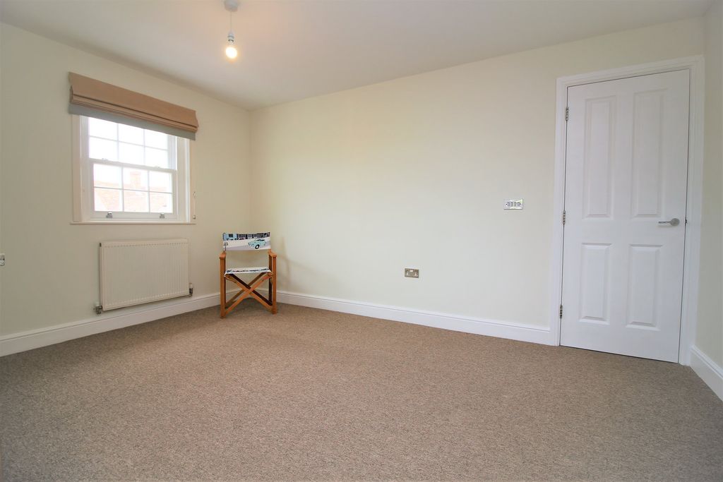 Additional image 3 of 2 bed flat for saleBurgage Mews, West Street, Alresford SO24