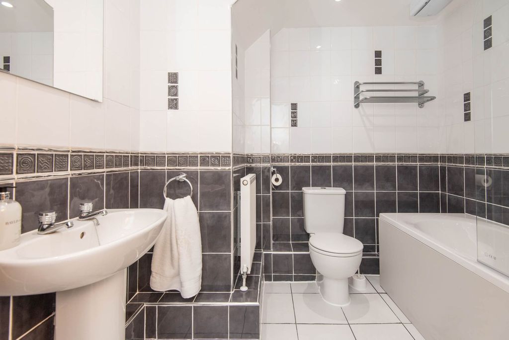 Additional image 11 of 2 bed flat for saleCamlough Walk, Chesterfield S41