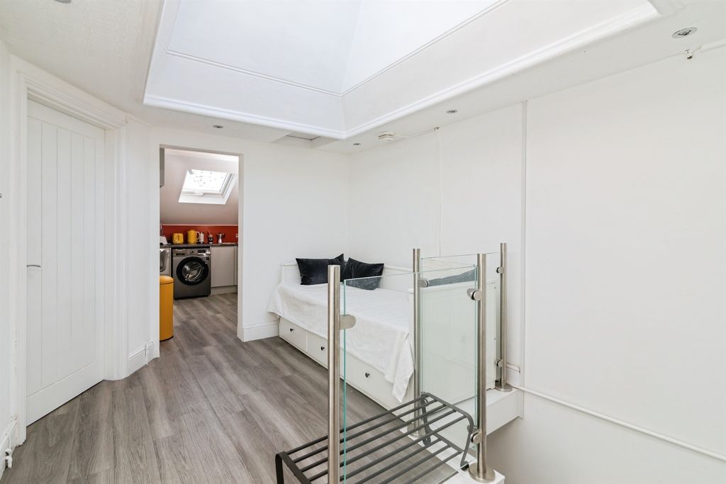 Additional image 4 of 1 bed flat for saleKirkley Cliff, Lowestoft NR33