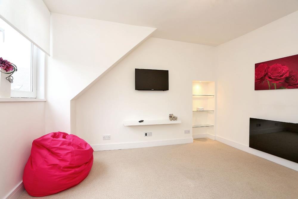 Thistle Lane, Top Floor, AB10 photo 5