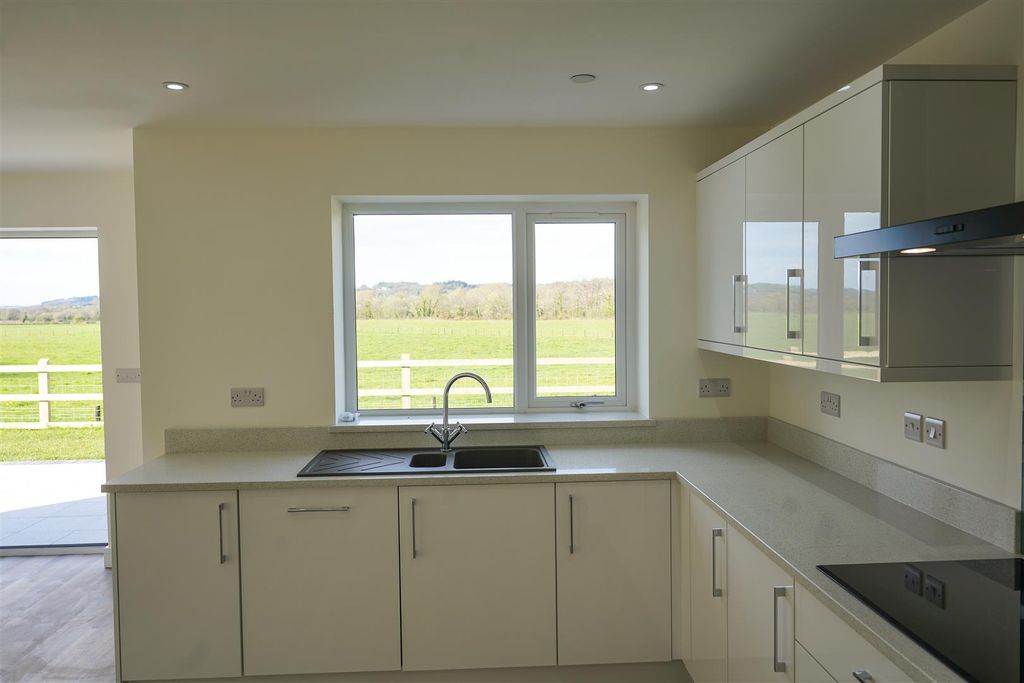 Additional image 11 of 3 bed detached bungalow for saleGolwg Y Garreg Las, Ammanford SA18