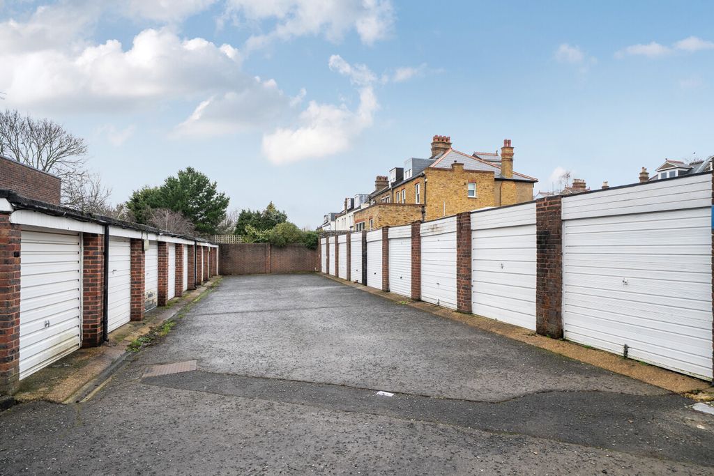 Additional image 12 of 3 bed flat for saleParkside, Court Downs Road, Beckenham BR3