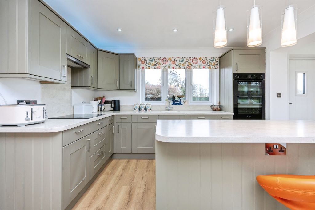 Additional image 2 of 4 bed detached house for saleBrook End, Weston Turville, Aylesbury HP22
