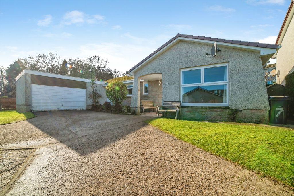 4 bed detached bungalow for saleHillview Road, Banchory AB31