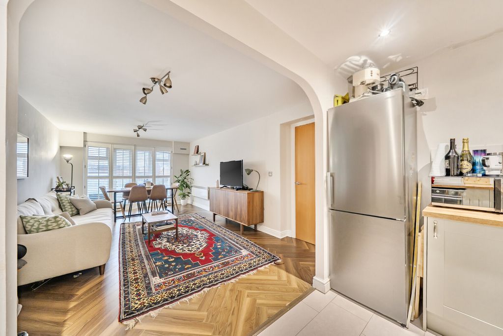 Additional image 13 of 2 bed flat for saleGoldsworth Road, Woking GU21