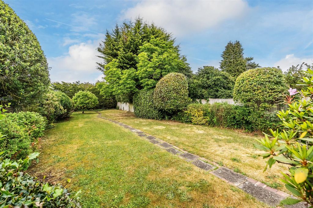 Additional image 18 of 3 bed chalet for saleWest Farm Close, Ashtead KT21