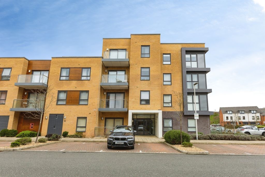 Additional image 15 of 2 bed flat for saleBedwyn Mews, Reading RG2