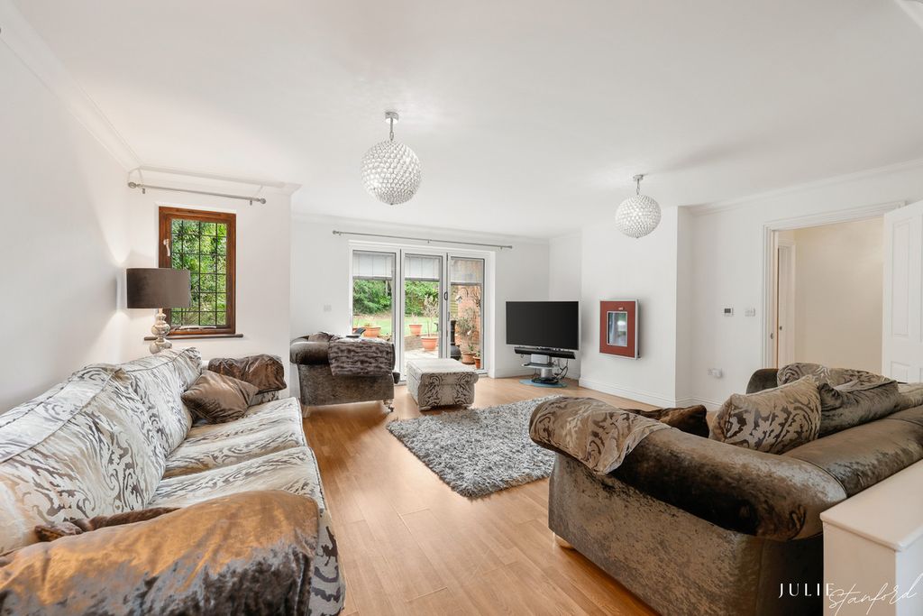 Additional image 3 of 6 bed detached house for saleLee Chapel Lane, Basildon SS16