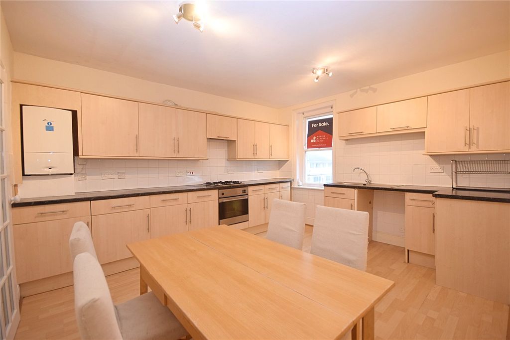 Additional image 3 of 2 bed flat for saleMarine Parade, Tywyn, Gwynedd LL36