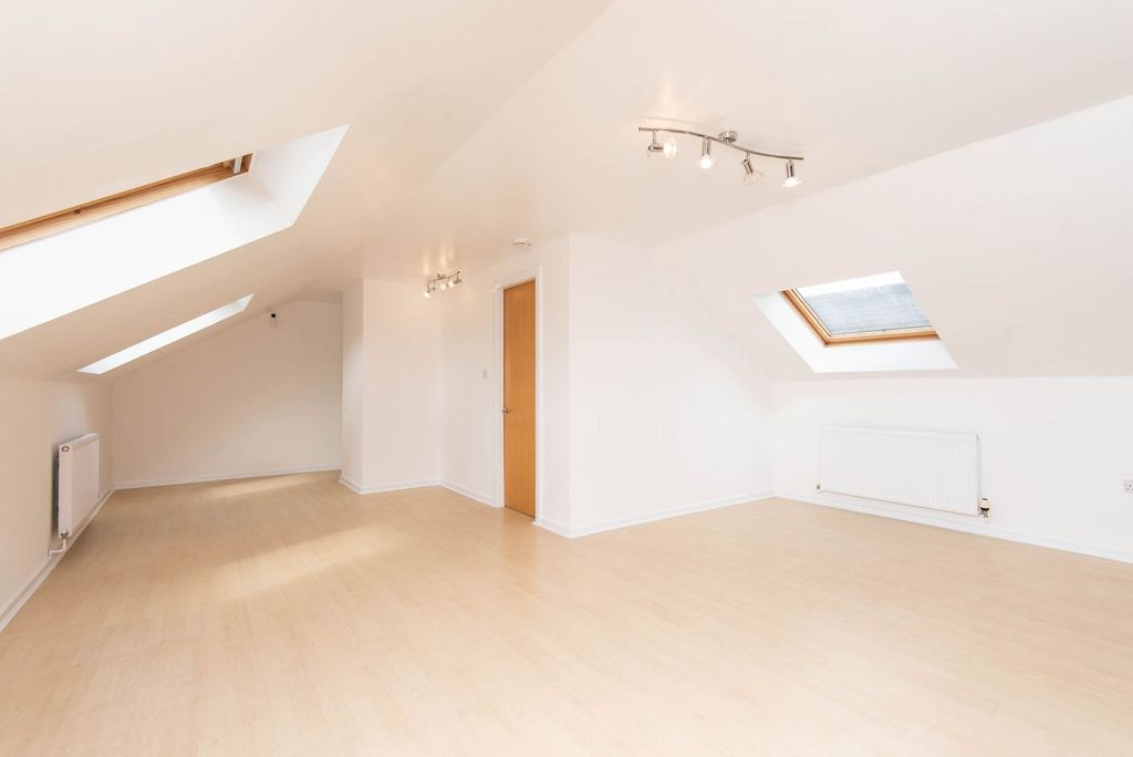 Additional image 4 of 2 bed flat for saleCamlough Walk, Chesterfield S41