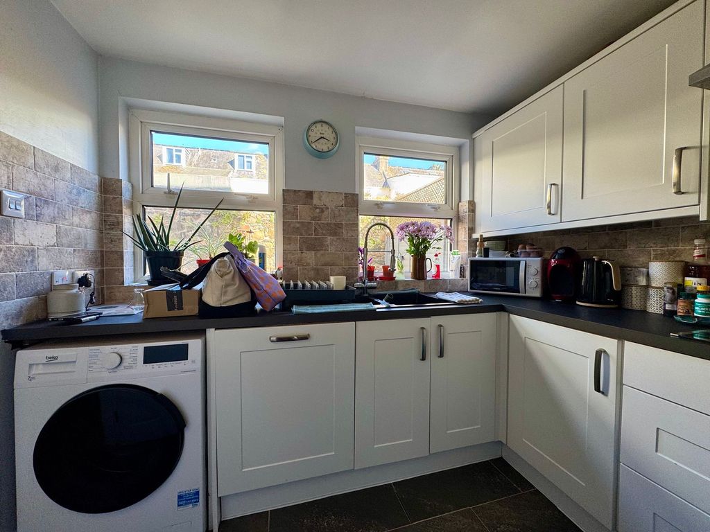 Additional image 5 of 2 bed flat for sale24 Simon Place, St Helier JE2