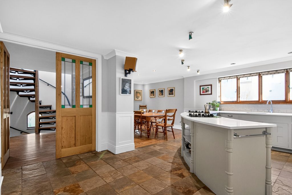 Additional image 2 of 5 bed detached house for saleLynhurst Avenue, Barnstaple EX31