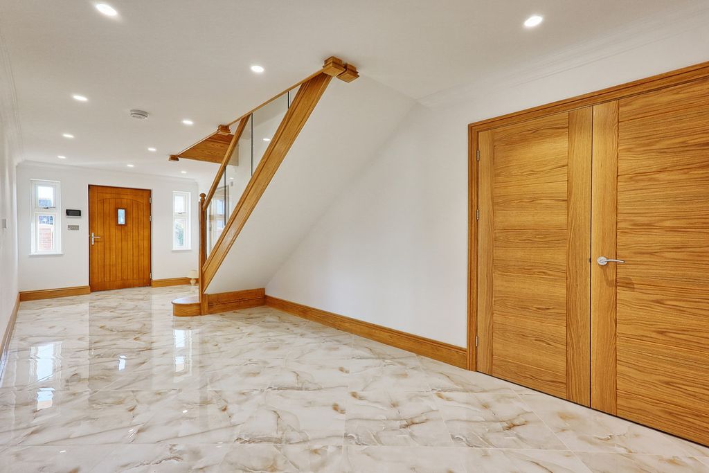 Additional image 6 of 6 bed detached house for saleCurtis Road, Emerson Park RM11