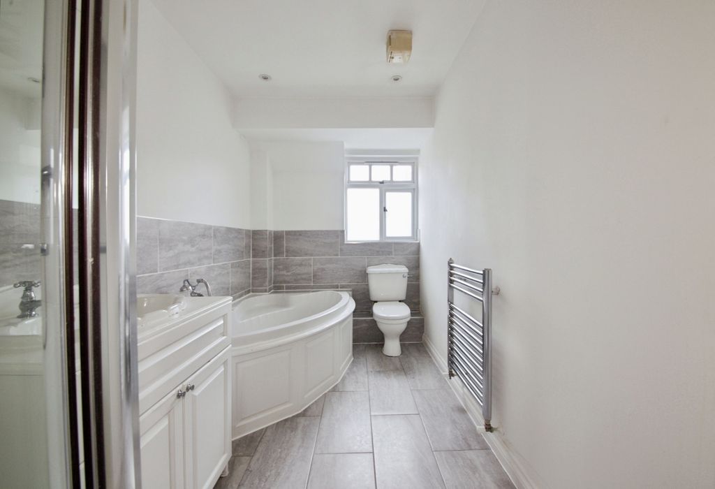 Additional image 3 of 2 bed flat for saleCatiline Court, 63A Main Road, Romford RM2