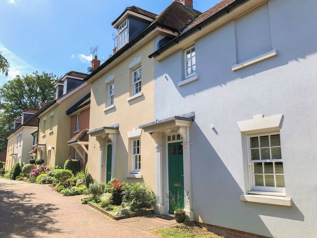 2 bed flat for saleBurgage Mews, West Street, Alresford SO24