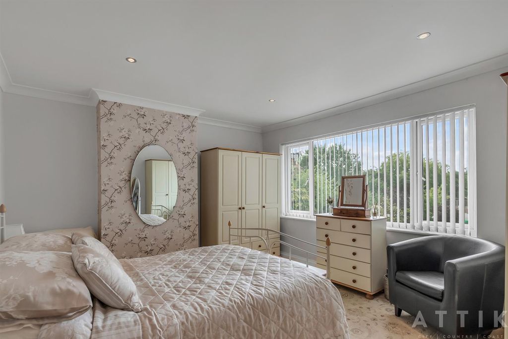 Additional image 25 of 4 bed semi-detached house for saleUpper Avenue, Halesworth IP19