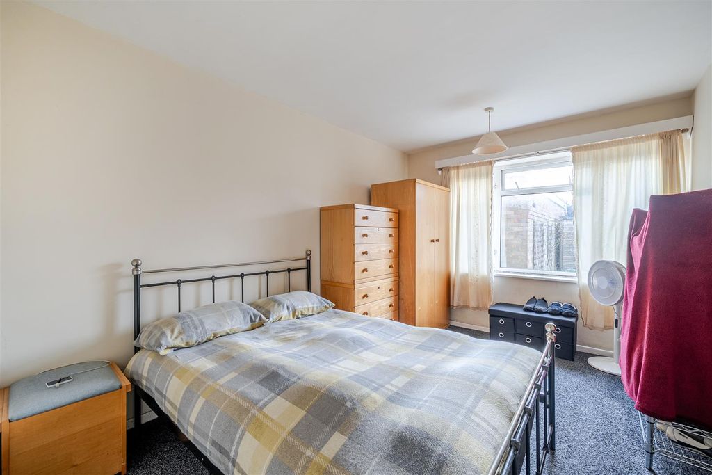Additional image 10 of 2 bed flat for saleBrookers Close, Ashtead KT21